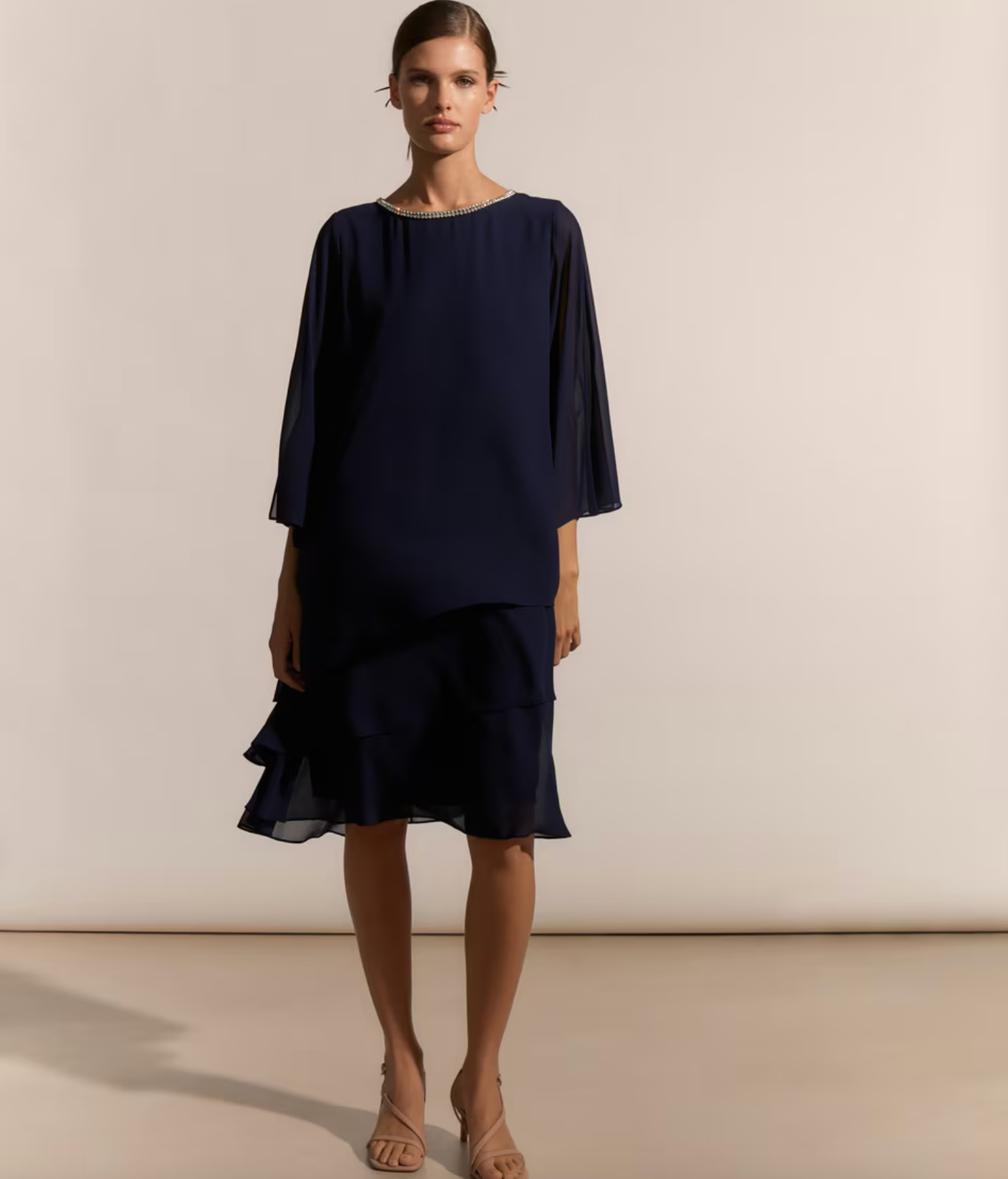 Vestido corto multicapas