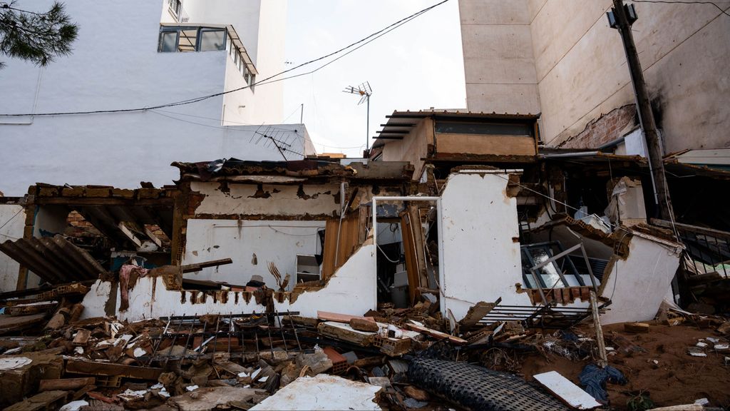 Casas destrozadas en la localidad de Torrente, Valencia, por la DANA