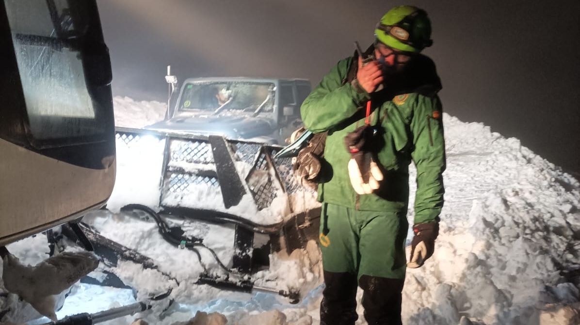 Complicado rescate de la Guardia Civil a una familia atrapada en la nieve en Ourense
