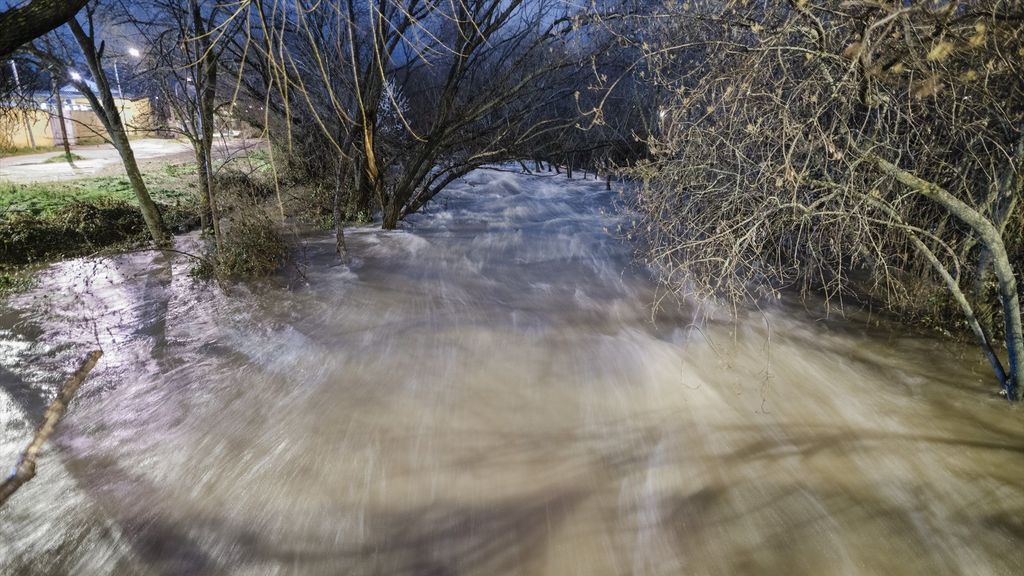 El río se desborda en San Fernando de Henares por la borrasca Jana