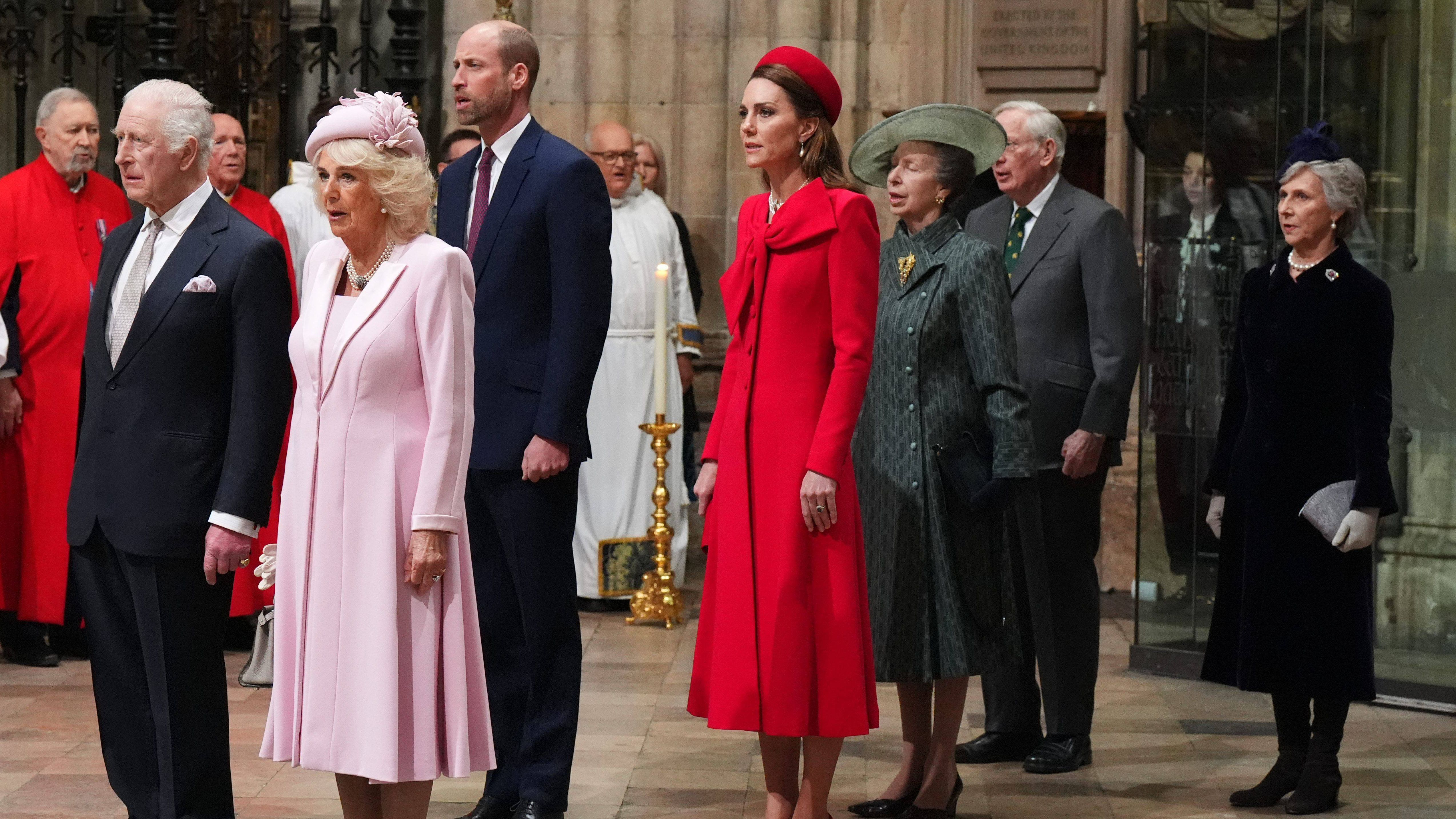 Los reyes Carlos III y Camila, los príncipes Guillermo y Kate Middleton, la princesa Ana y los duques de Gloucester este 10 de marzo.