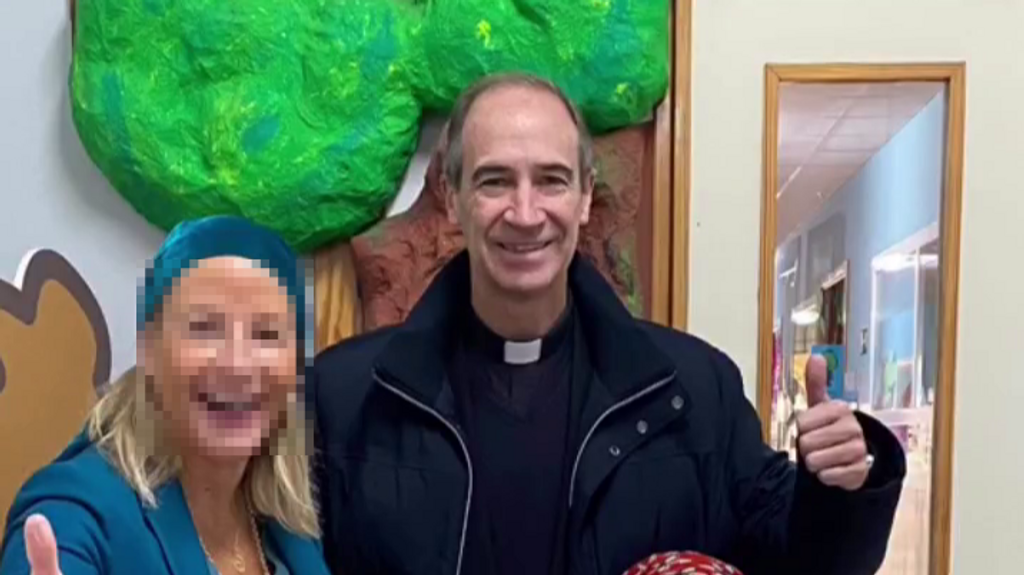 Marcelino, el capellán que tiene cinco denuncias de familias del Highlands El Encinar de Madrid