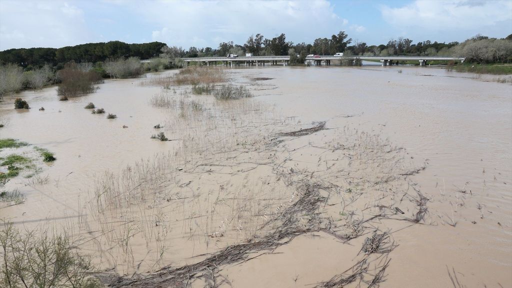 Ríos desbordados, un huracán e inundaciones: la borrasca Jana deja destrozos a su paso por España