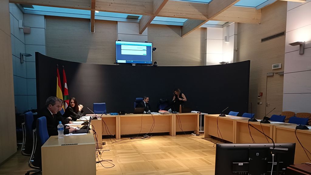 La audiencia de Gipuzkoa acoge desde el lunes el juicio contra el monitor de surf acusado de abusos sexuales a 11 menores