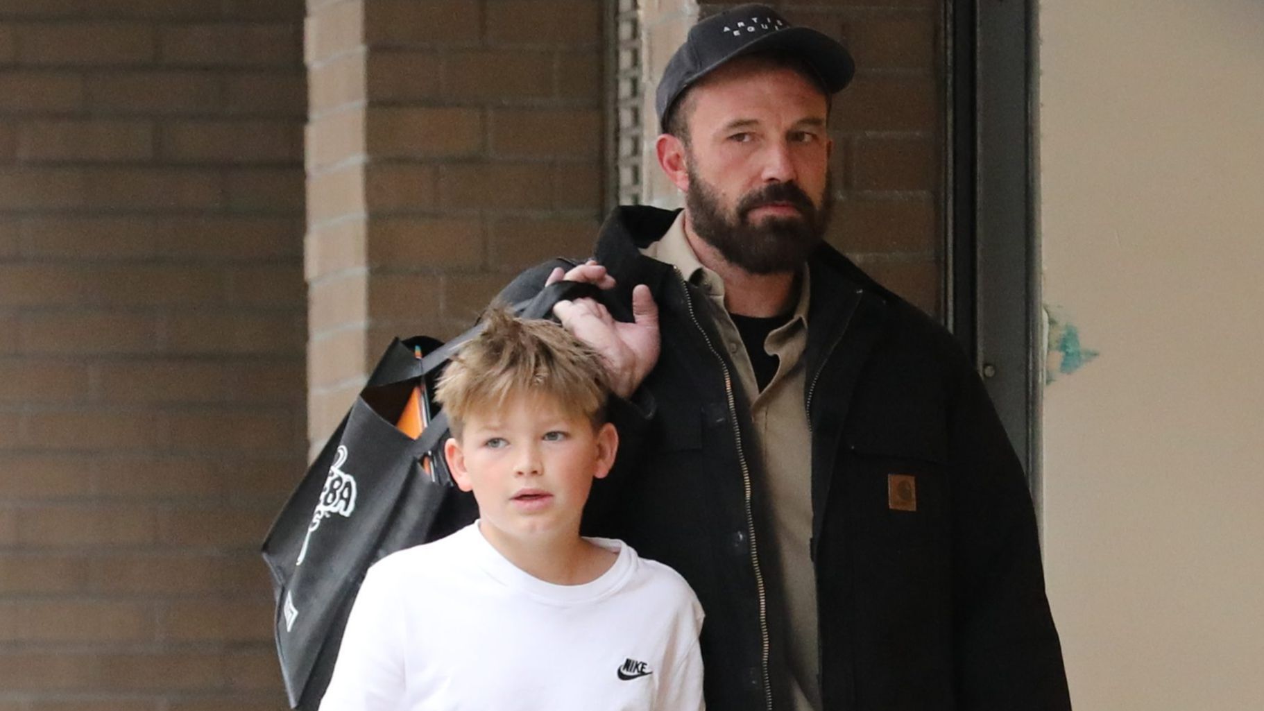 Ben Affleck y su hijo Samuel en noviembre de 2024.
