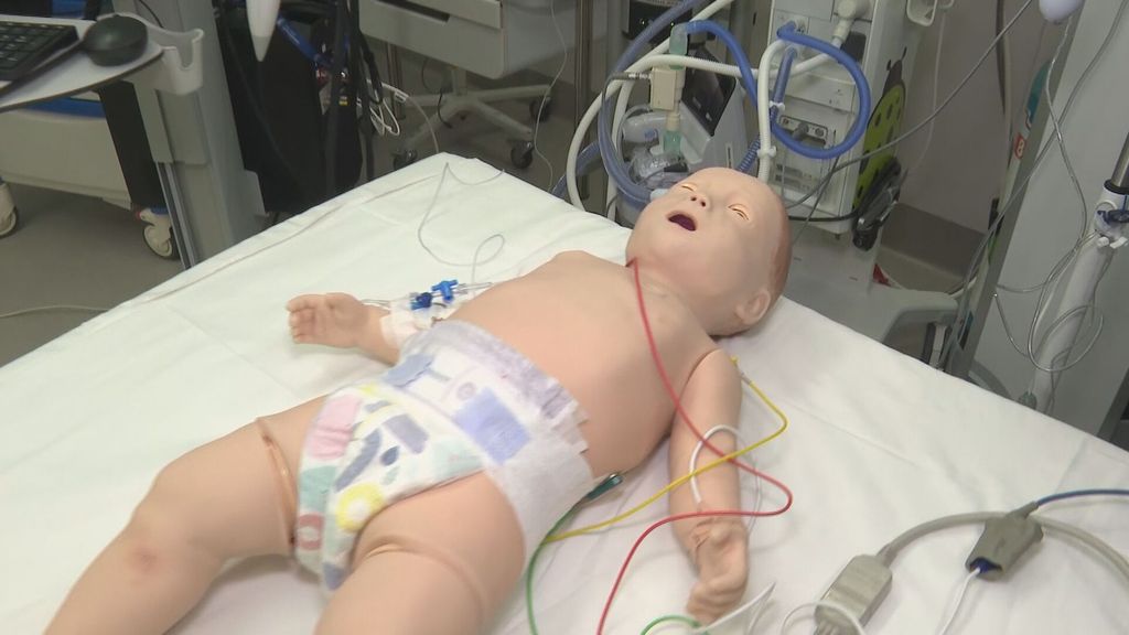 El hospital Sant Joan de Déu de Barcelona incorpora un maniquí robotizado de un bebe