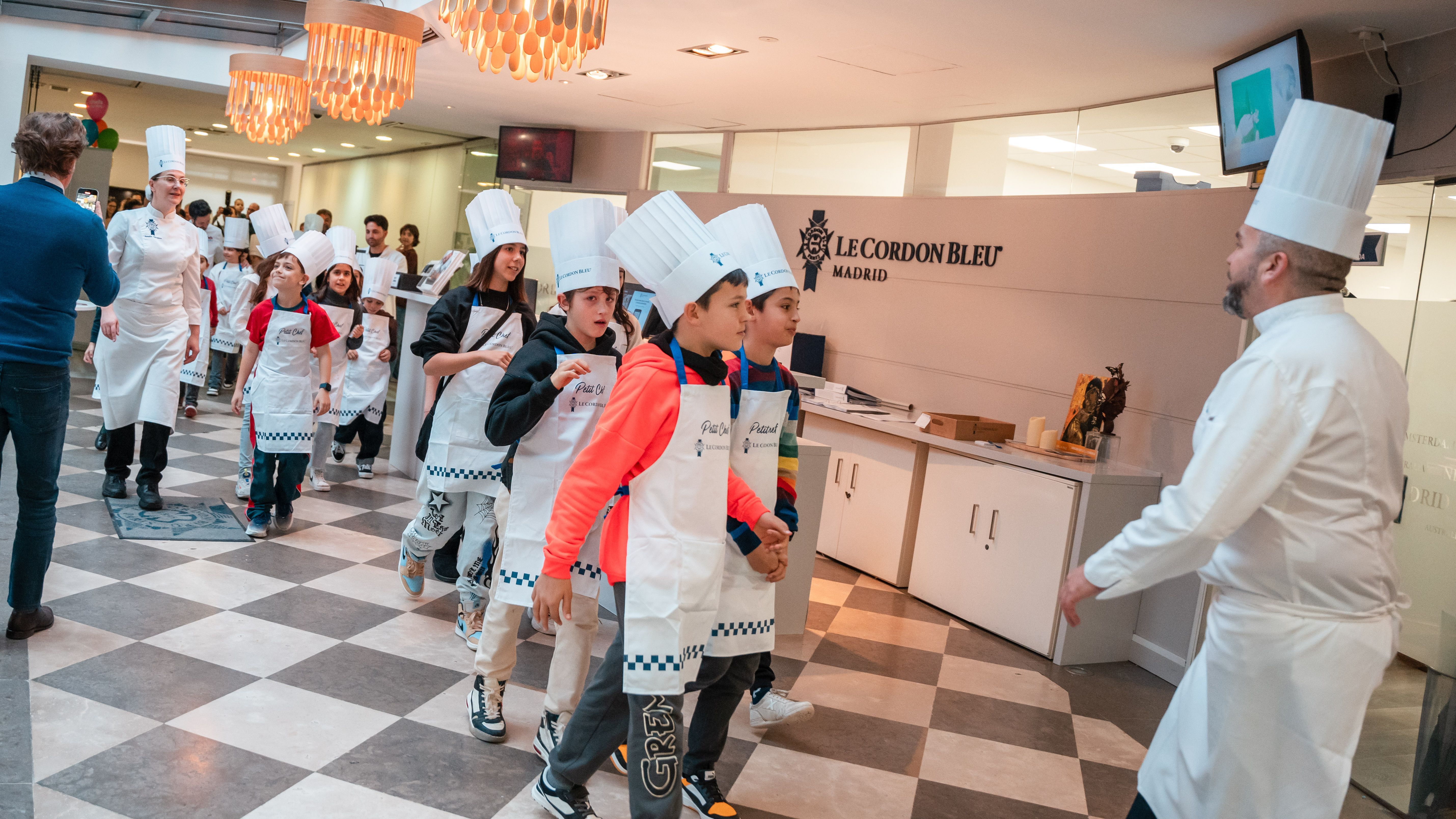 Los niños se vistieron de chefs