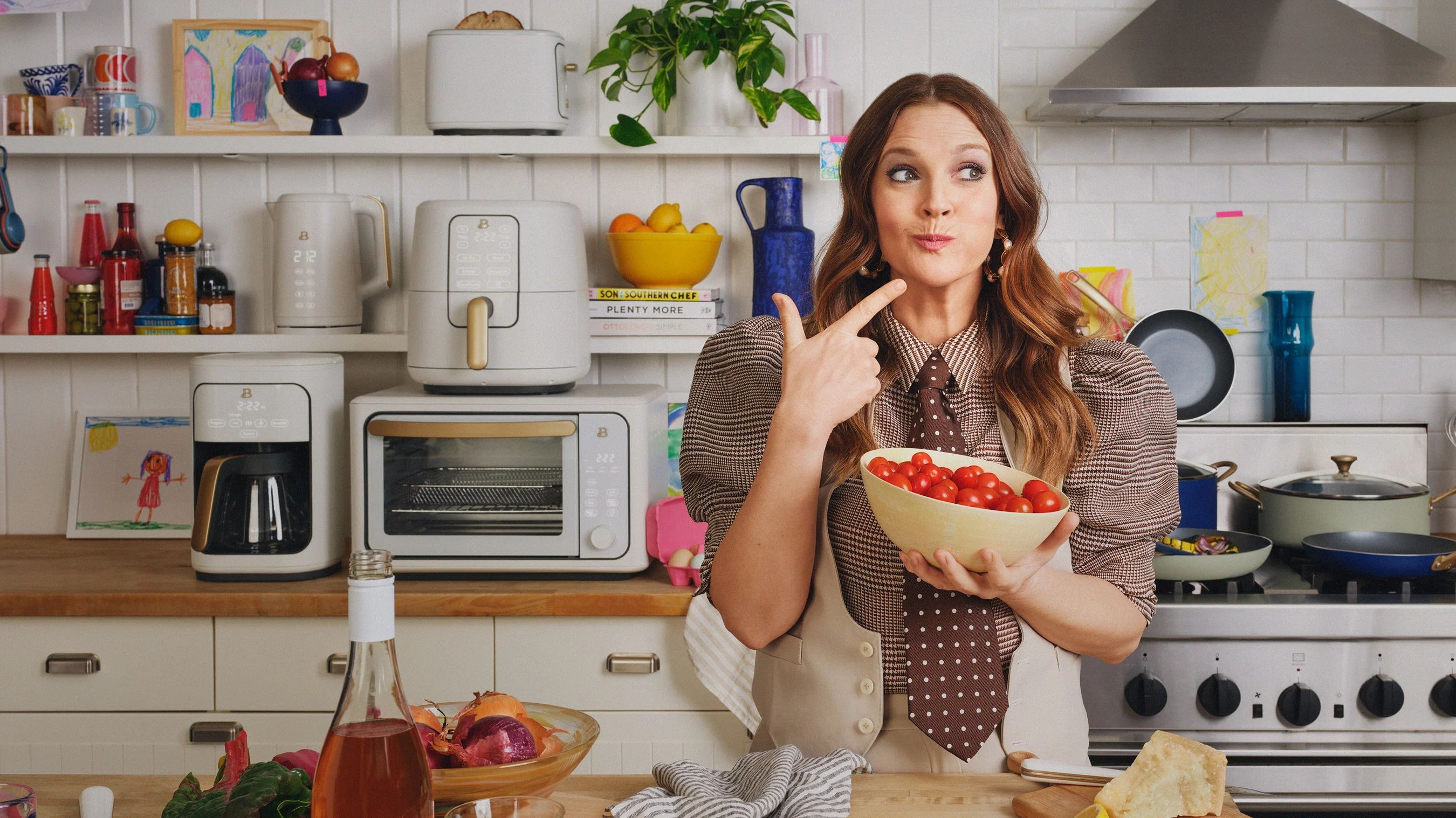 Los utensilios de cocina de Drew Barrymore: de una sartén que triunfa a una olla en forma de corazón