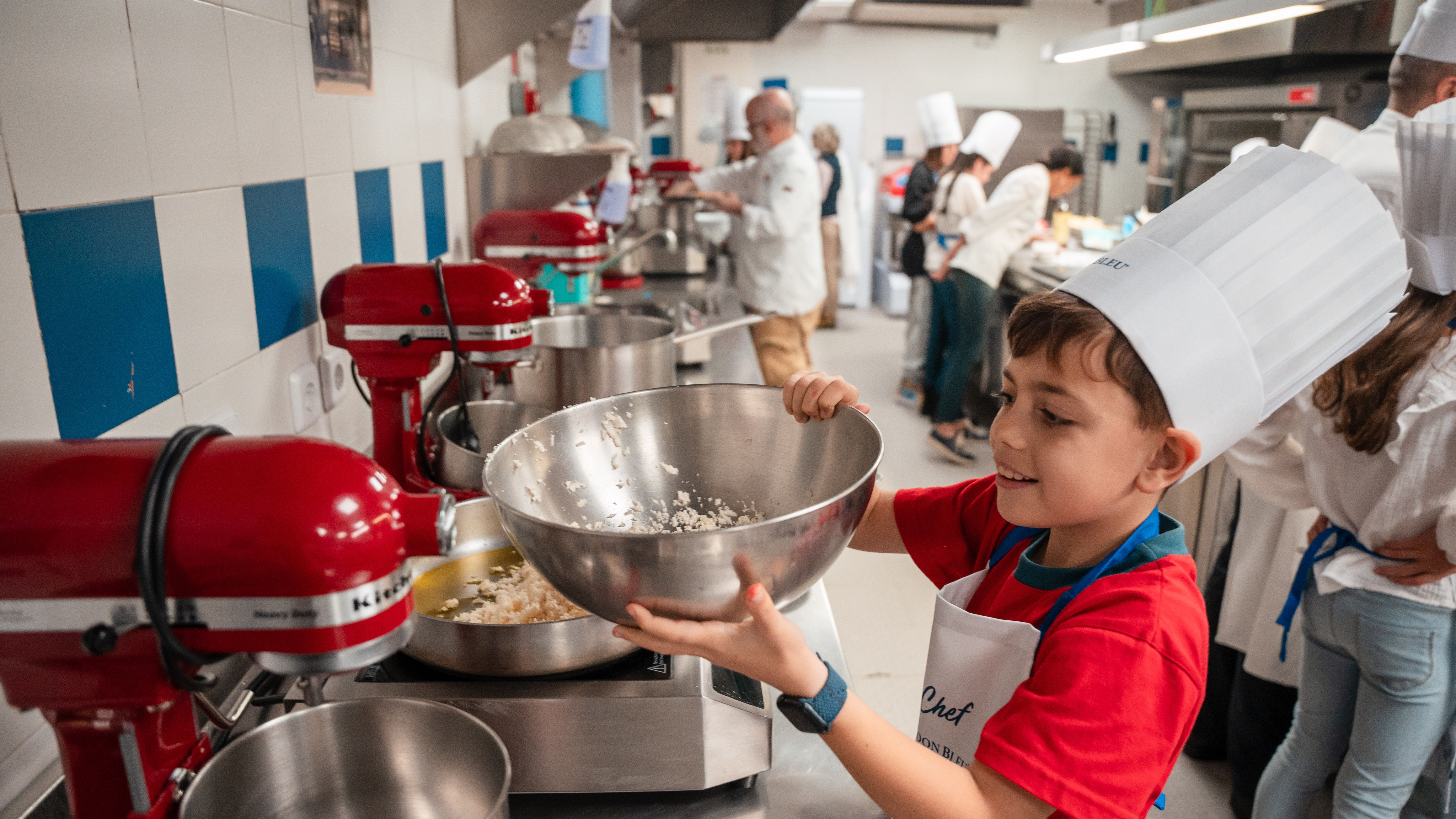Uno de los asistentes al taller en plena tarea