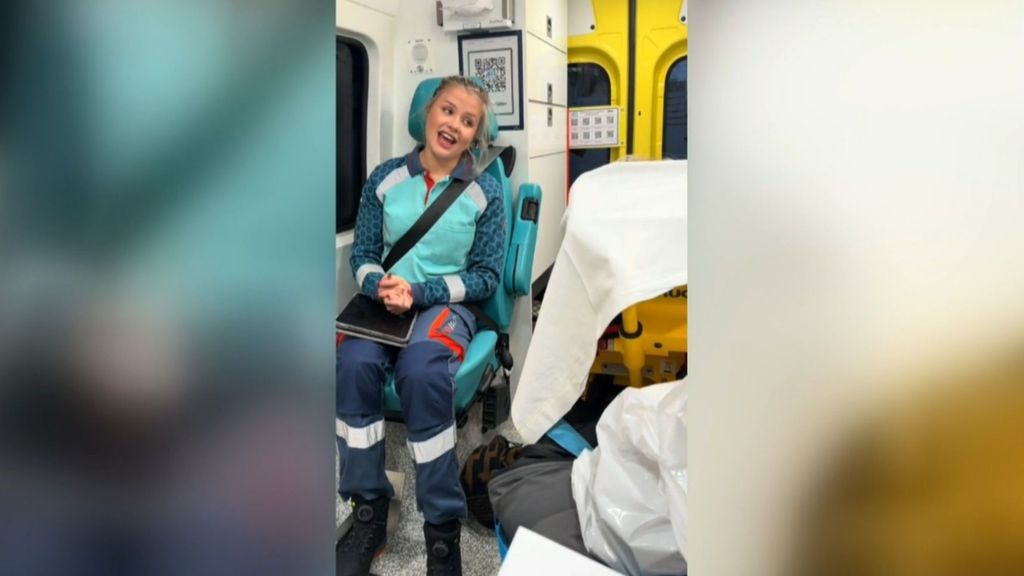Anita Zuster, la enfermera neerlandesa que canta en las ambulancias para que los pacientes "no piensen por un rato en su enfermedad”