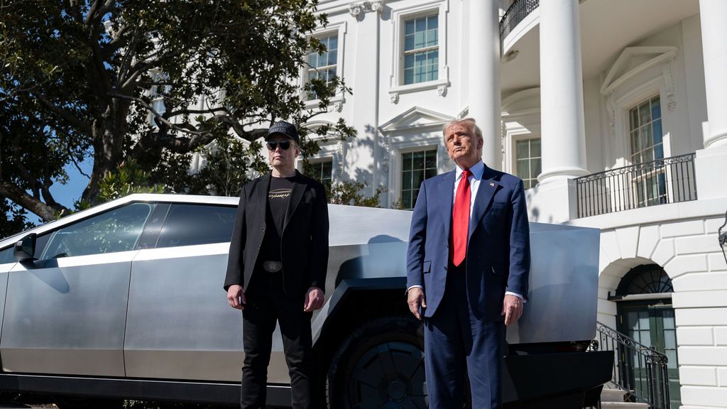 El motivo por el que Donald Trump no podrá conducir su nuevo Tesla mientras sea presidente de EEUU