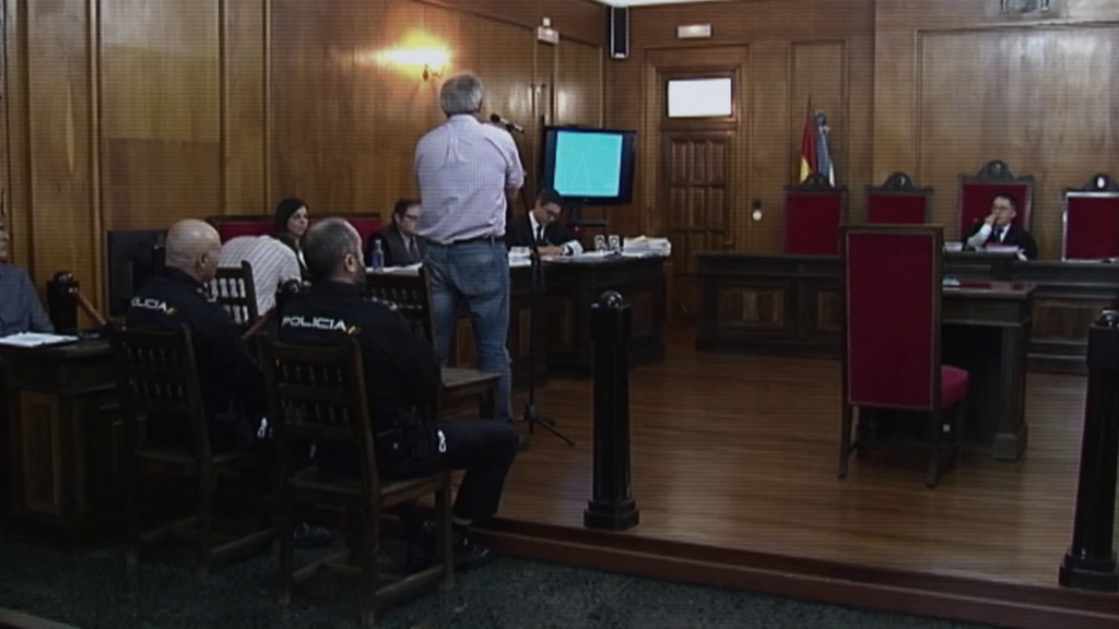 Julio durante el juicio por el asesinato de Martin