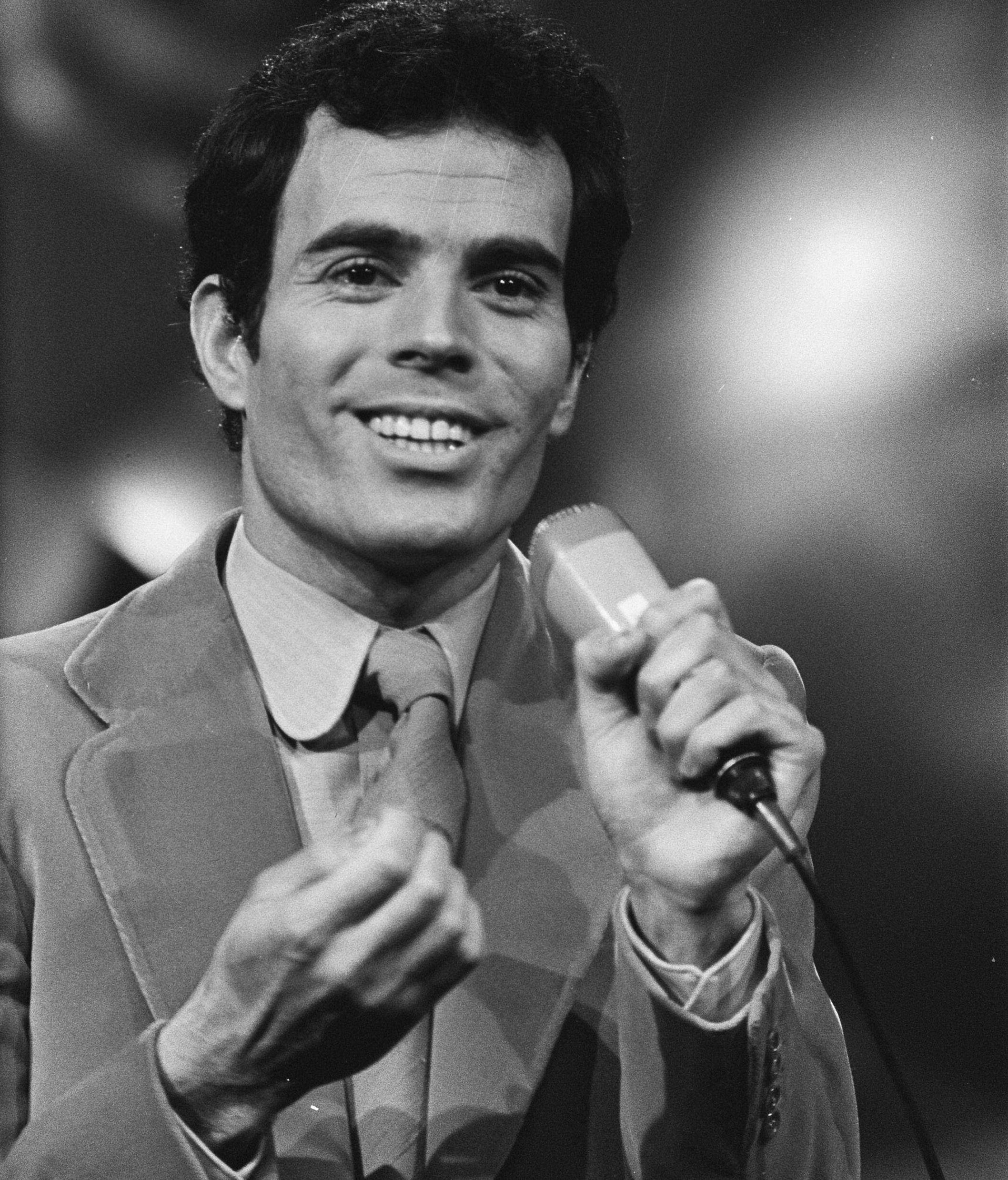 Julio Iglesias Joven Cordon Press