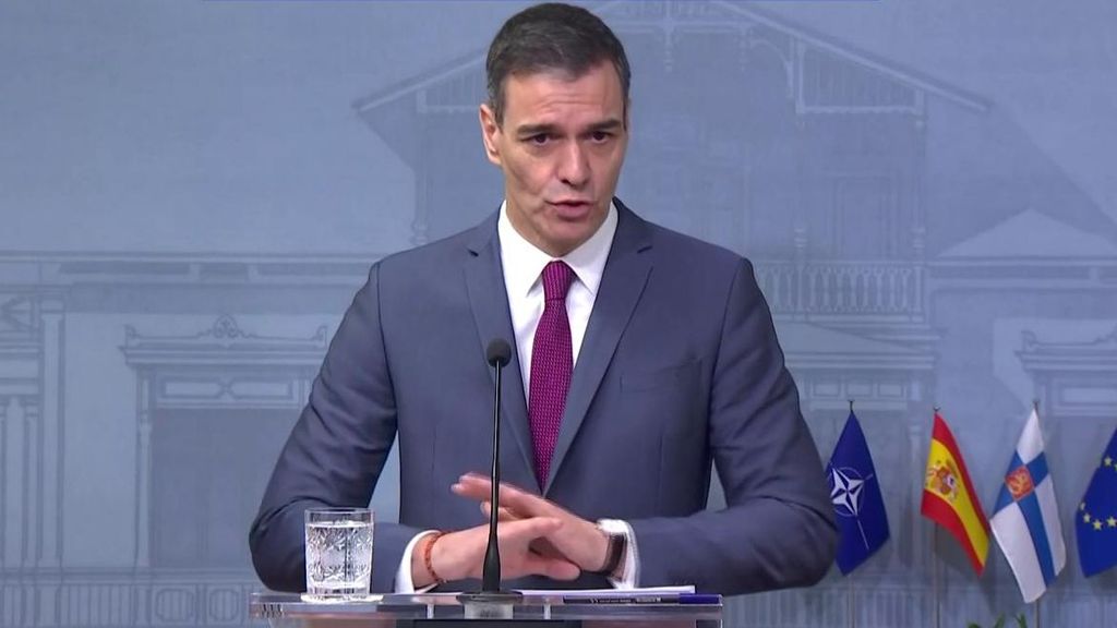 Pedro Sánchez durante su rueda de prensa en Helsinki, Finlandia.