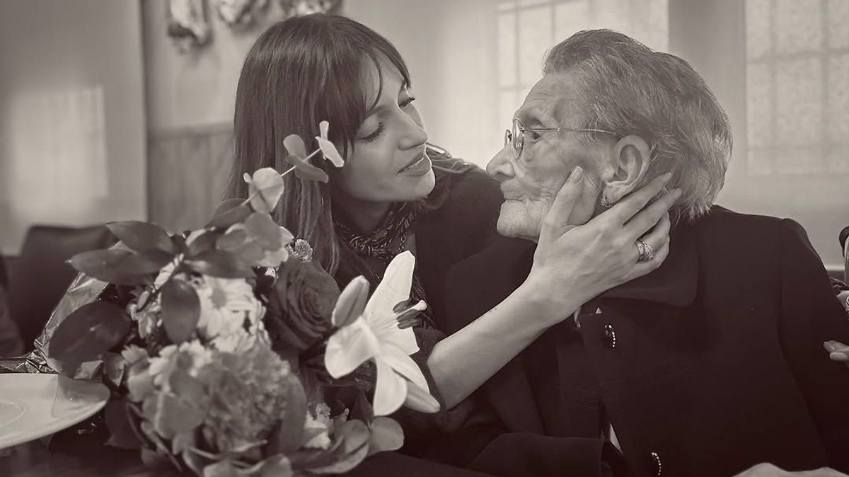 Sara Carbonero y su abuela.