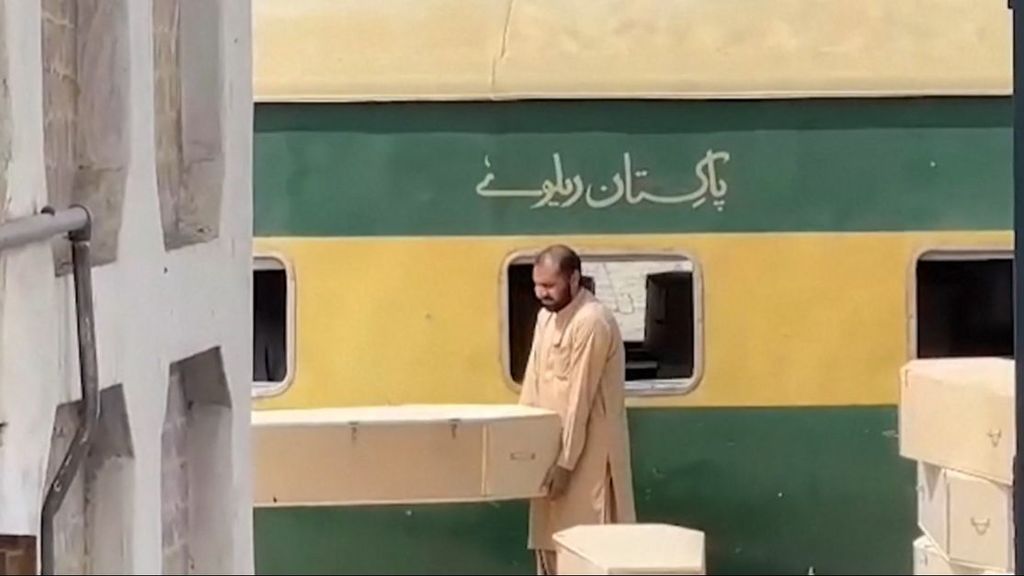 Secuestran un tren de Pakistán con 400 pasajeros: ¿quién está detrás?