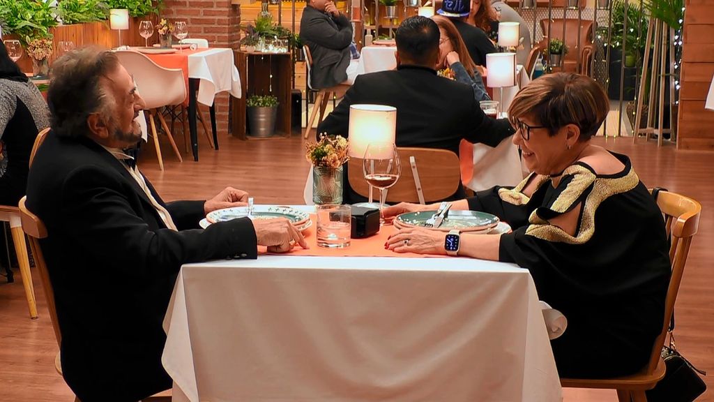 Blanca y Fernando durante su cena en el restaurante del amor