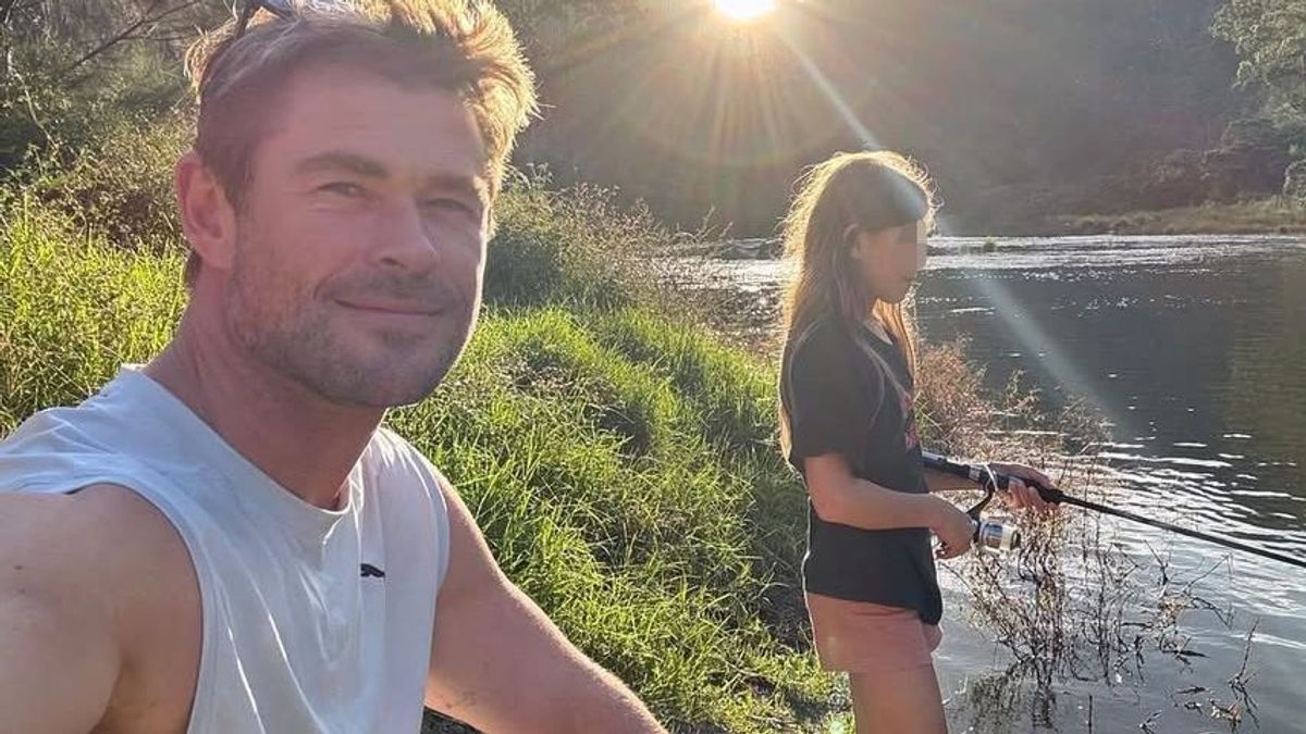 Chris Hemsworth y su hija, en una imagen de sus redes sociales