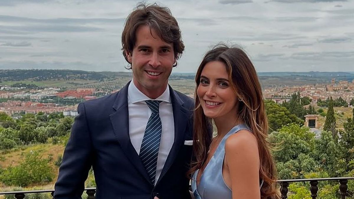 La influencer Paula Moya y su marido en una imagen de sus redes sociales.