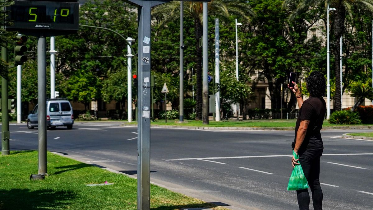 Un termómetro marca 51 grados en Sevilla