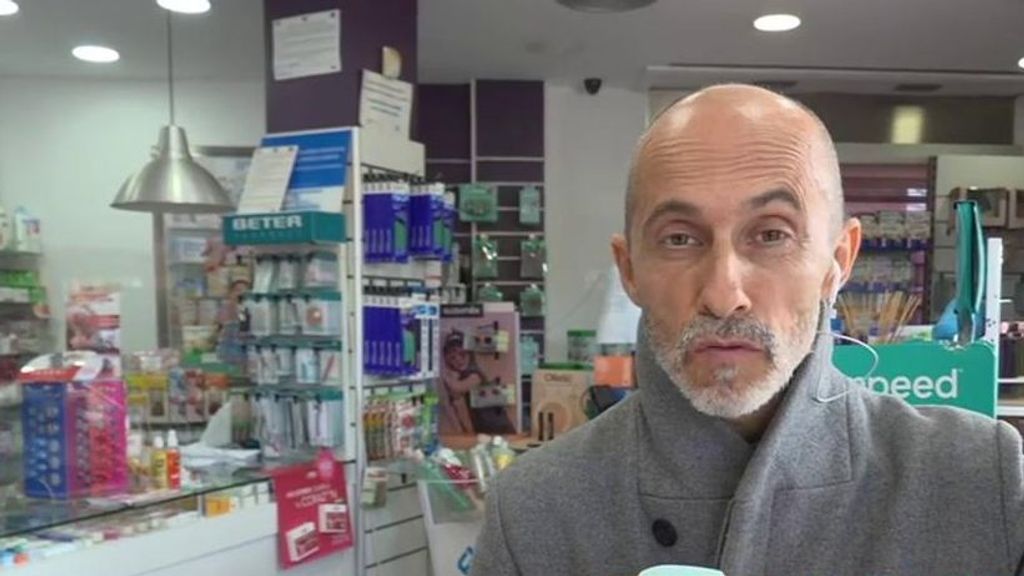 A tiros contra su ex por un ataque de celos: el cierre de una farmacia salva su vida y la de su hijo
