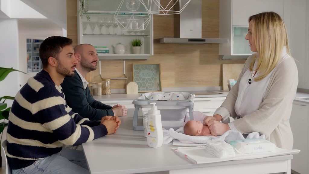 Borja e Ismael se sinceran con Lucía sobre su experiencia cambiando pañales Recién nacidos Temporada 2 Top Vídeos 17