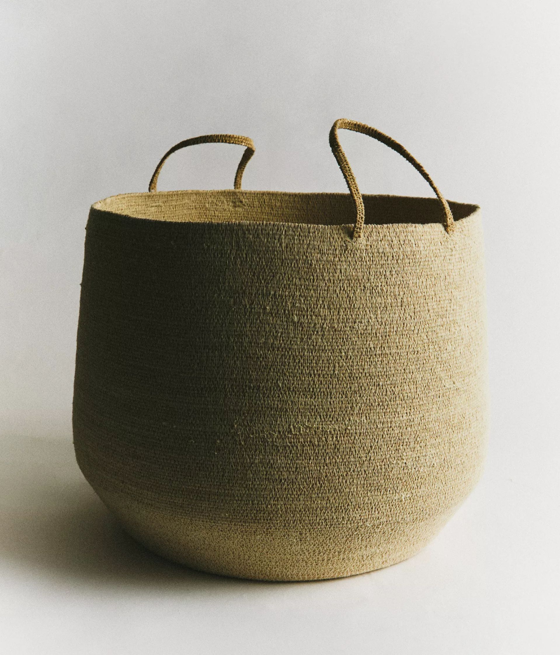 Cesta con asas