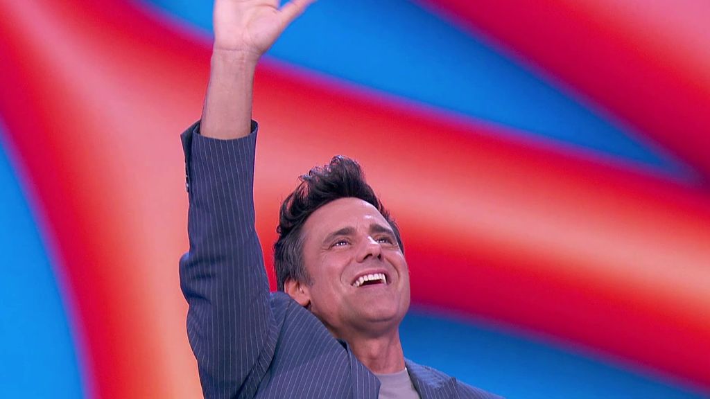 El momento surrealista de Ion Aramendi 'saludando' a Jesús Calleja tras su viaje al espacio en Mediaset: "Ahí está"
