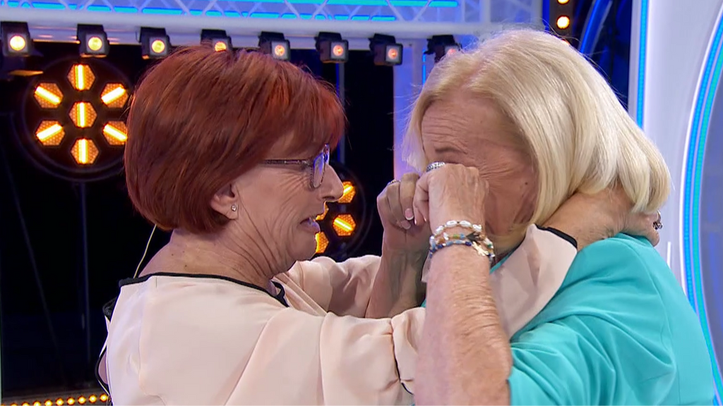 El emotivo reencuentro de dos amigas tras 55 años sin verse: ''No he dejado de buscarte'' Hay una cosa que te quiero decir Temporada 1 Top Vídeos 53