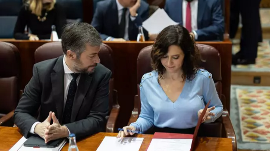 Isabel Díaz Ayuso, junto al consejero de Presidencia, Justicia y Administración Local, Miguel Ángel García.