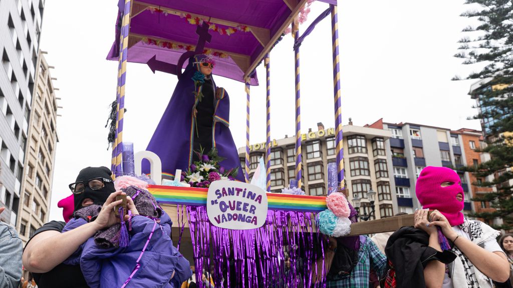 La virgen 'queer' en Gijón en el 8M