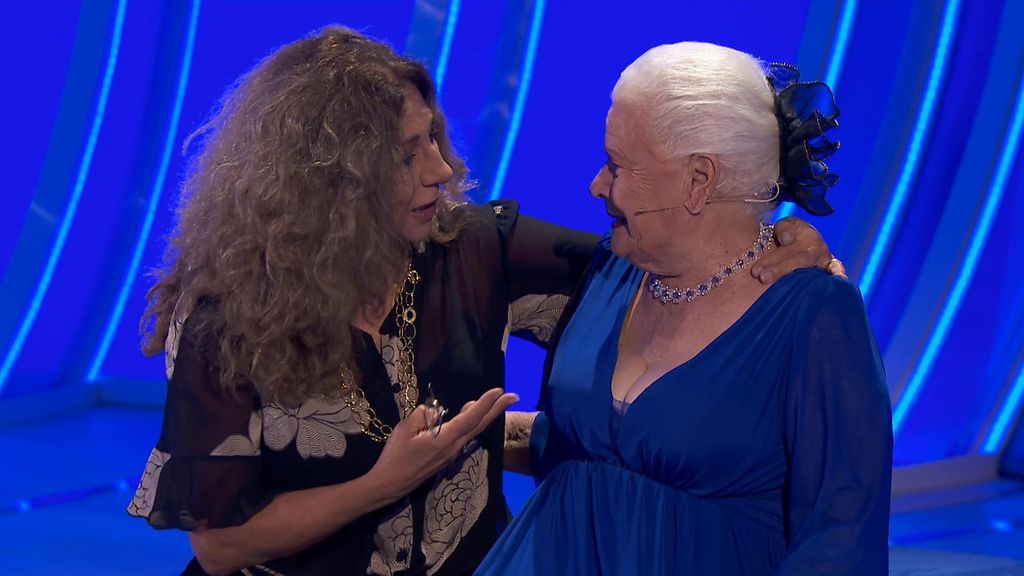 Lolita sorprende a una fan que no supera la muerte de su marido: "Me casé con 15 años y se me hizo corto" Hay una cosa que te quiero decir Temporada 1 Top Vídeos 50