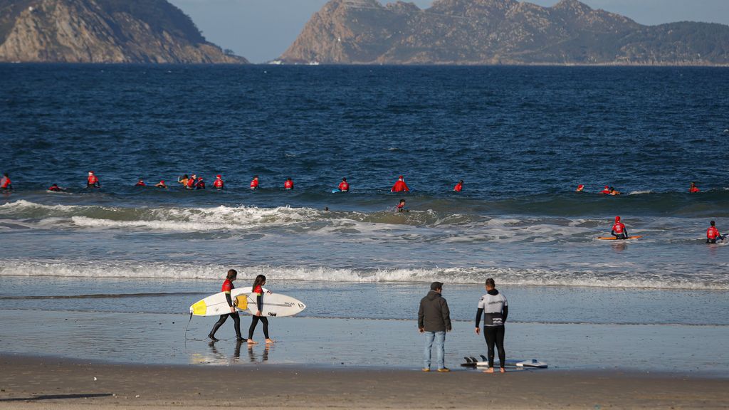 Un testigo afirma haber visto al monitor de surf juzgado por abusos sexuales, "sujetar el culo a un niño por dentro del pantalón"