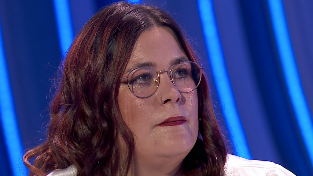 Una hija, entre lágrimas, le pide a su madre que confíe en ella: ''No me machaques más'' Hay una cosa que te quiero decir Temporada 1 Top Vídeos 54