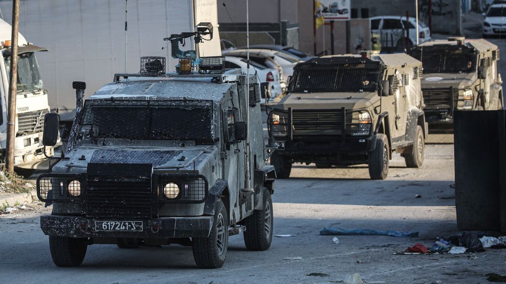 Vehículos militares del Ejército israelí en la ciudad cisjordana de Nalbús