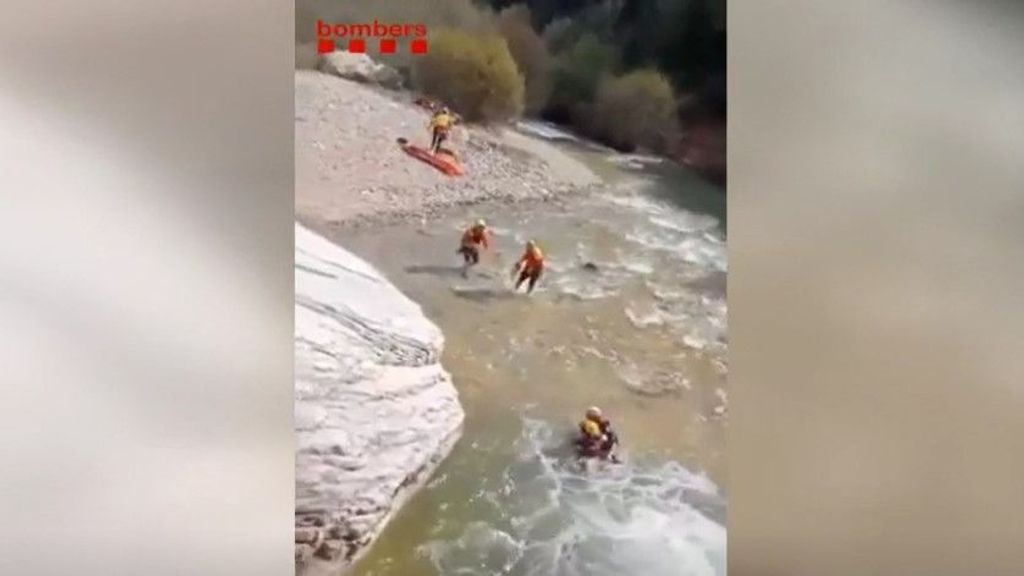 Los bomberos rescatan a un hombre atrapado en una poza natural en Tarragona