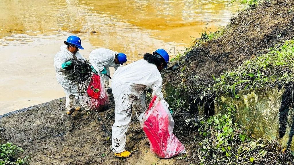 Ecuador declara la emergencia medioambiental por la rotura de un oleoducto en el norte del país