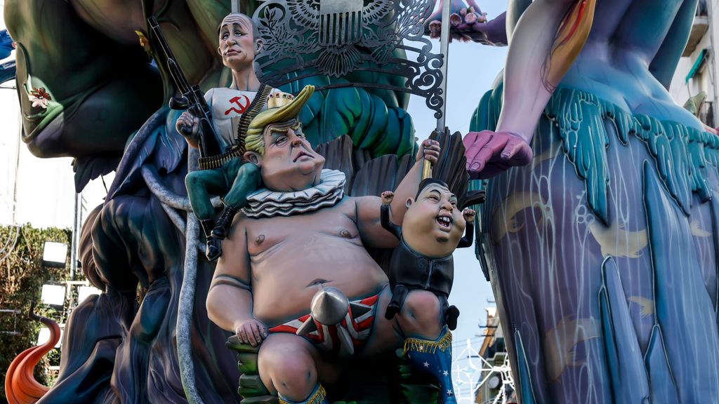 Falla con ninots que representan a Putin y Trump como protagonistas