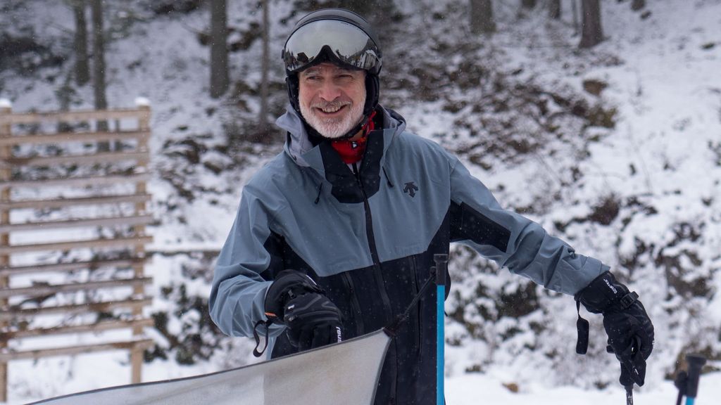 Felipe VI disfruta de una jornada de esquí en Valdelinares, Teruel:  "Es bonito y hay nieve"