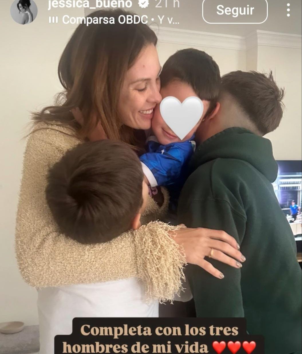 Jessica Bueno coin sus hijos