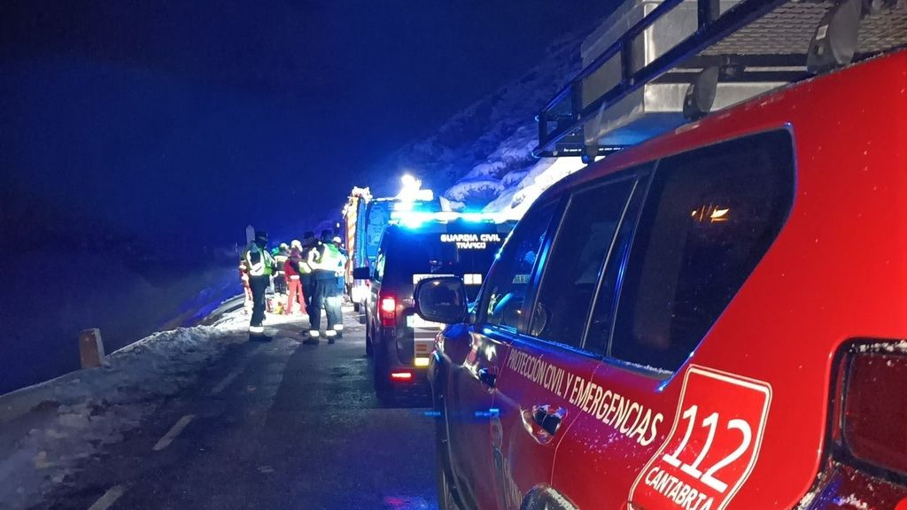 Mueren cuatro jóvenes de 20 y 21 años tras salirse de la vía y despeñarse por una ladera en Cantabria