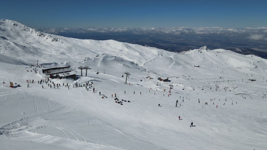 Sierra Nevada, con tres metros de nieve, espera un fin de semana "apoteósico"