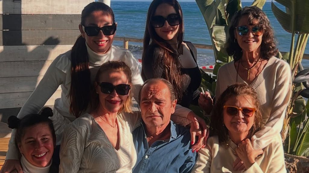 Familia de Marisol, Pepa Flores, en el cumpleaños de Maria Esteve