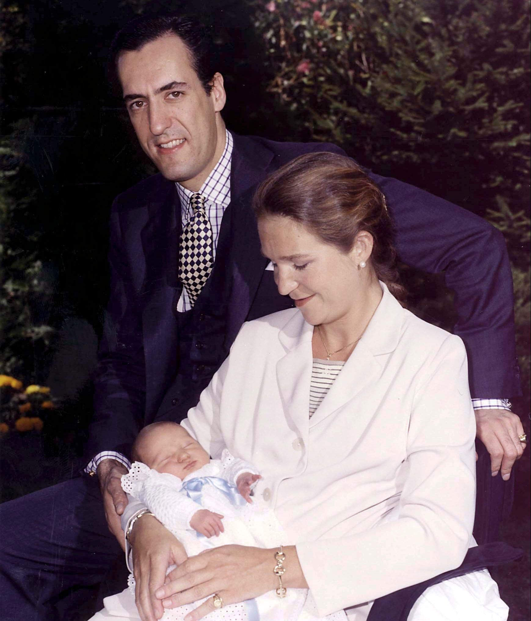 Jaime de Marichalar y la infanta Elena con Froilán en 1998.