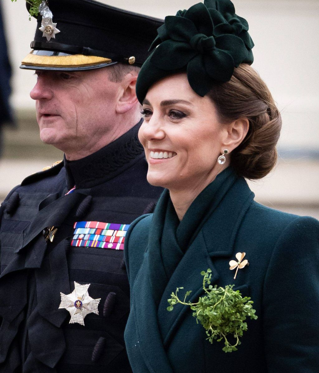 Kate Middleton, con el broche de Cartier