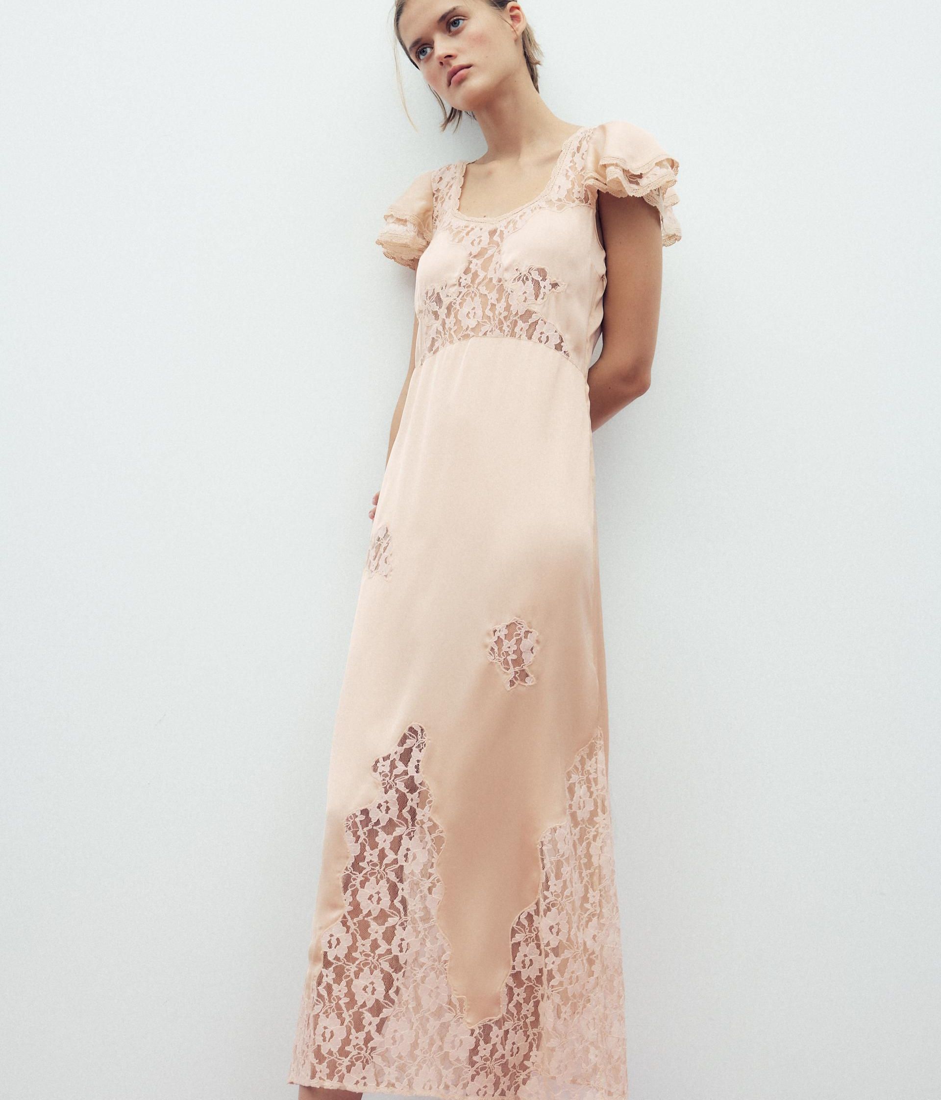 Vestido en rosa empolvado
