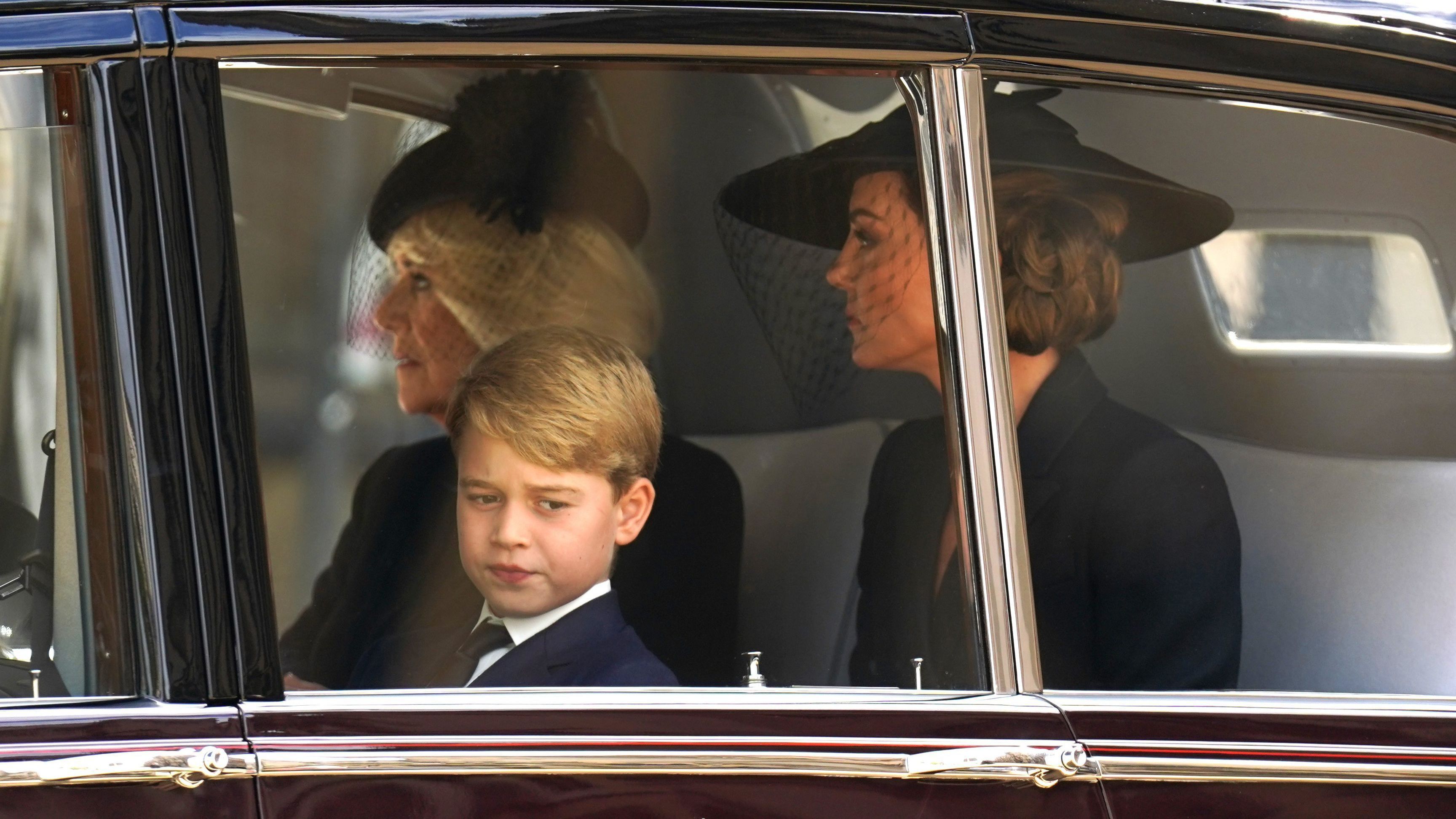 La reina Camilla, Kate Middleton y el príncipe George en una imagen de archivo.