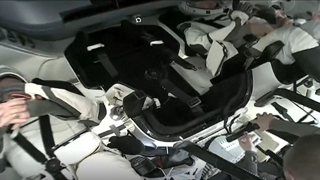 Los astronautas ya en la Crew-9 a punto de emprender el regreso a la Tierra