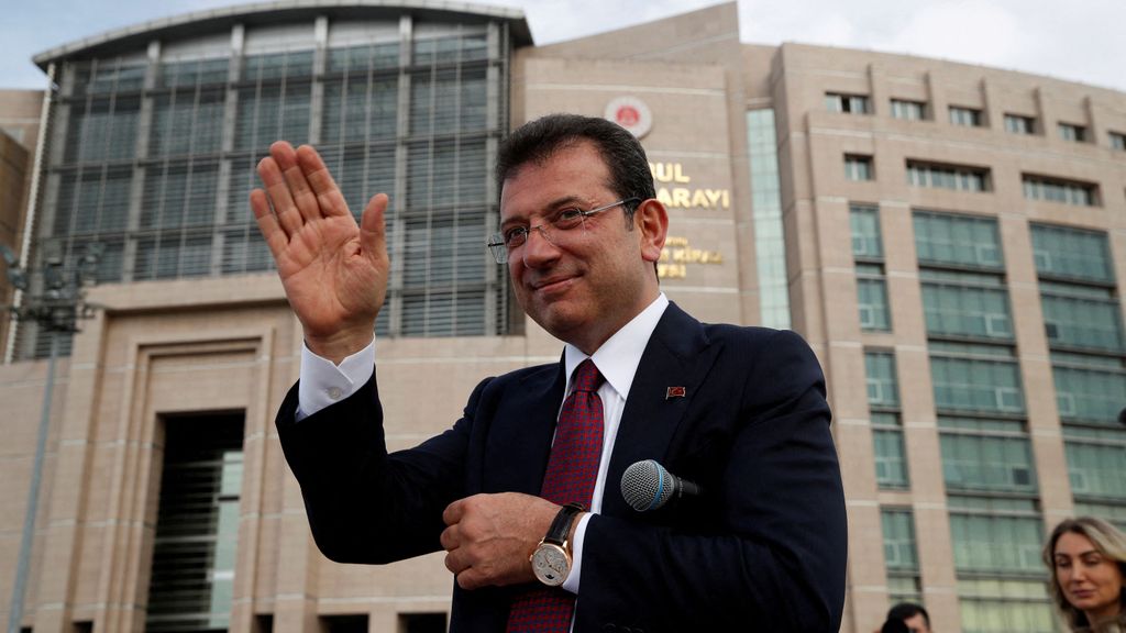 Detenido el alcalde de Estambul acusado de corrupción y terrorismo