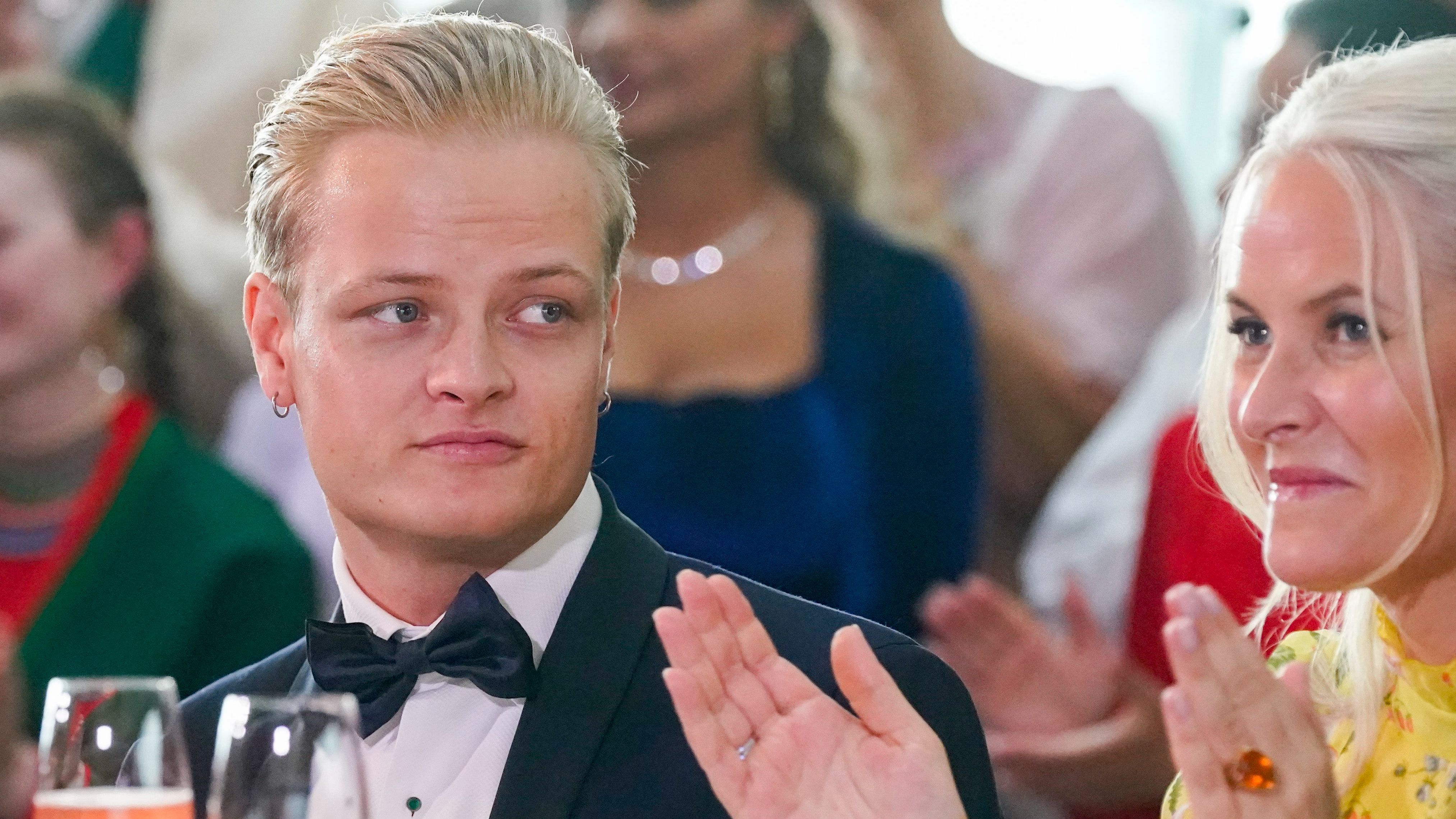 Mette-Marit y su hijo Marius. FUENTE: Pexels
